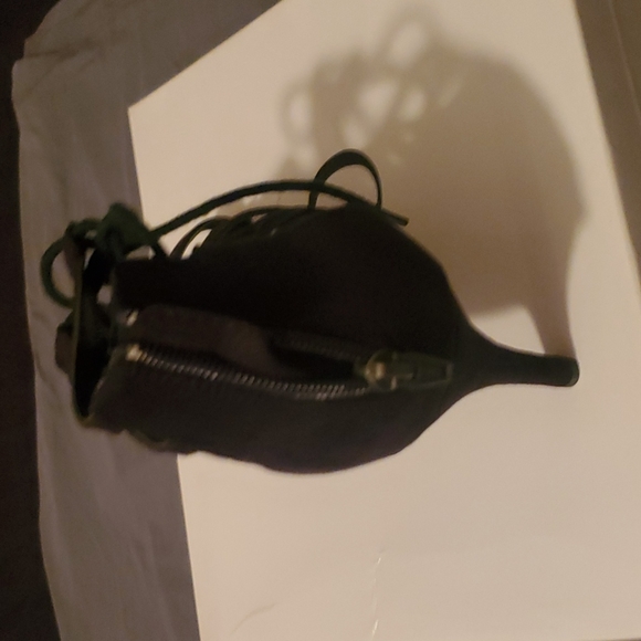 Heels - Picture 2 of 3